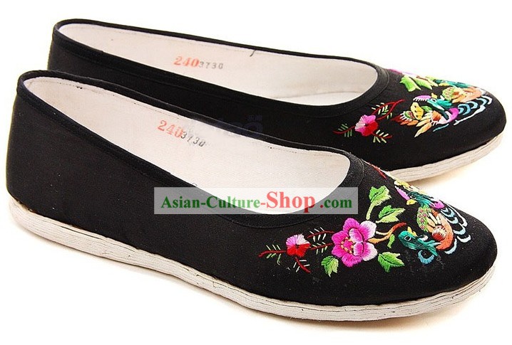 Chinese Handmade Bu Ying Zhai Embroidered Black Shoes for Women