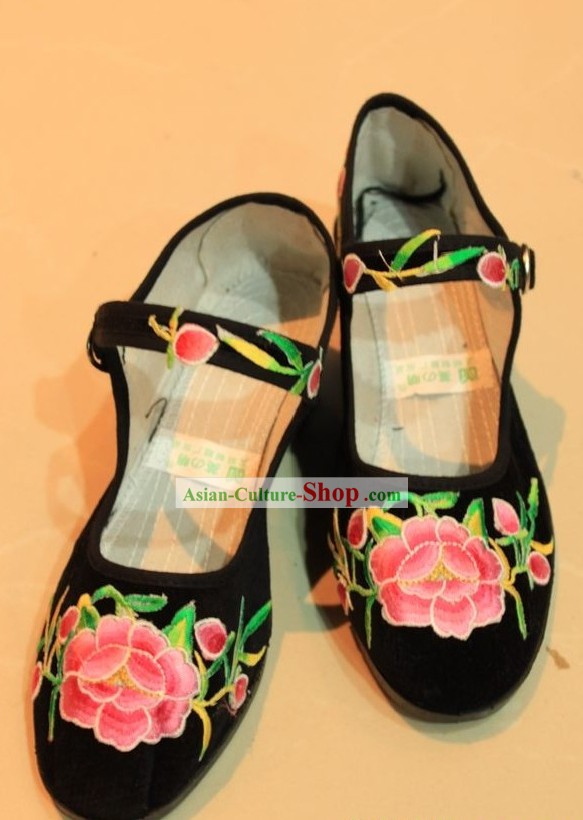 Traditional Chinese Ethnic Minority Embroidery Shoes