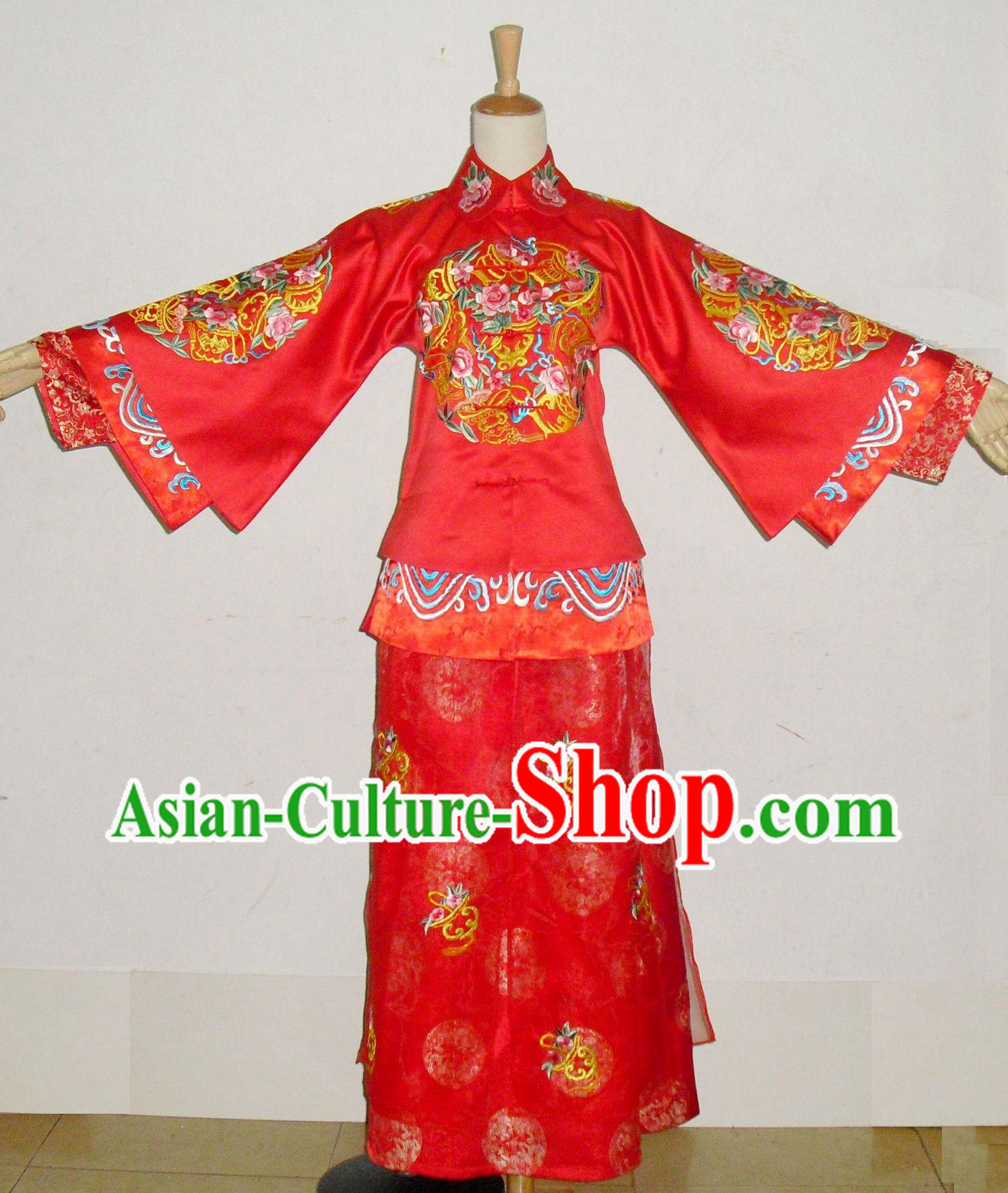 Traditional Chinese Red Embroidery Wedding Dress for Brides