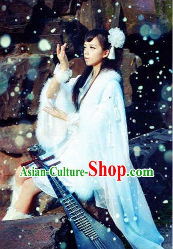 Traditional Ancient Chinese Moon Palace Goddess in the Moon Costumes and Headwear