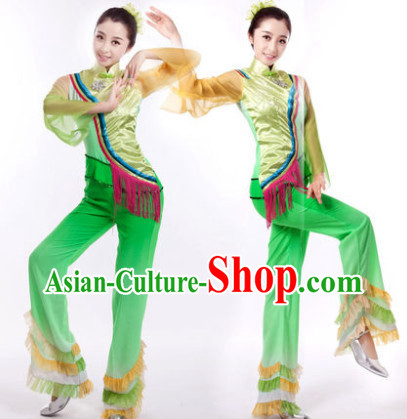 Traditional Chinese Yangge Group Dance Dresses and Hair Accessories