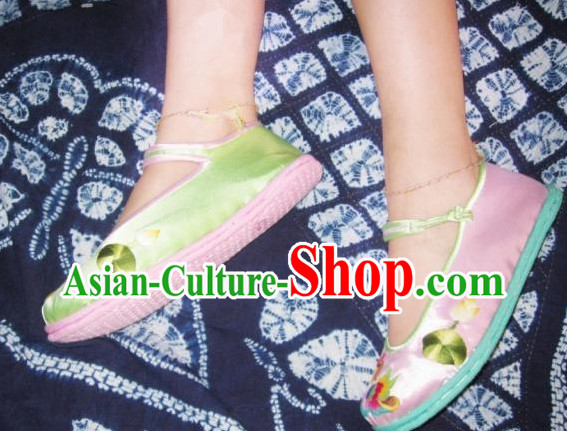 Chinese Classical Handmade and Embroidered Lotus Shoes