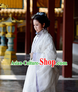 Chinese Ancient Ming Dynasty Lady Clothes and Hair Accessories for Women