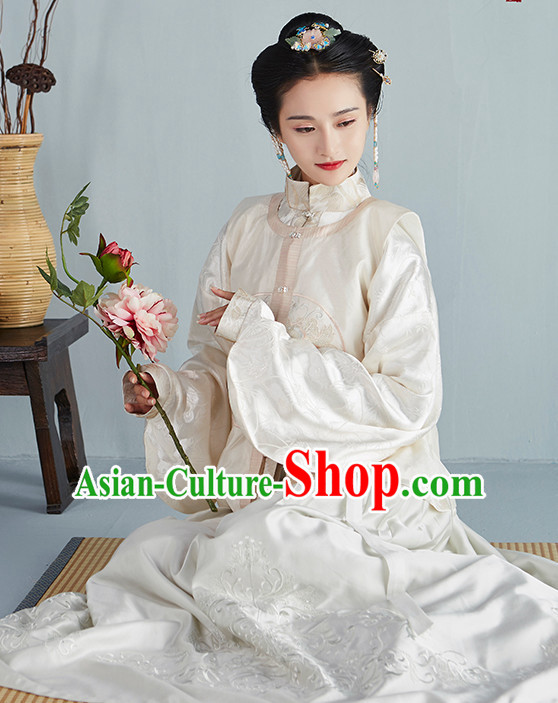 Chinese Ancient Ming Dynasty Beauty Garment Costumes and Hair Jewelry Complete Set for Women