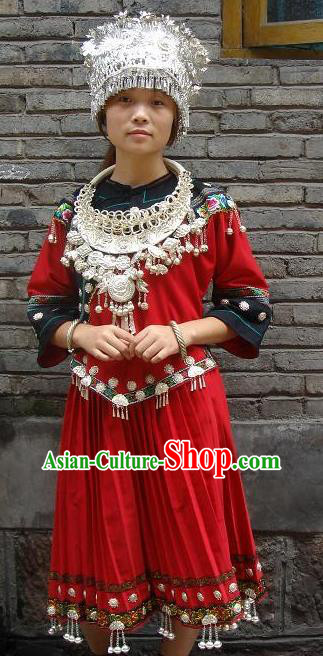 Traditional Chinese Miao Nationality Dancing Costume, Hmong Female Folk Dance Ethnic Wedding Pleated Skirt, Chinese Minority Nationality Embroidery Costume for Women
