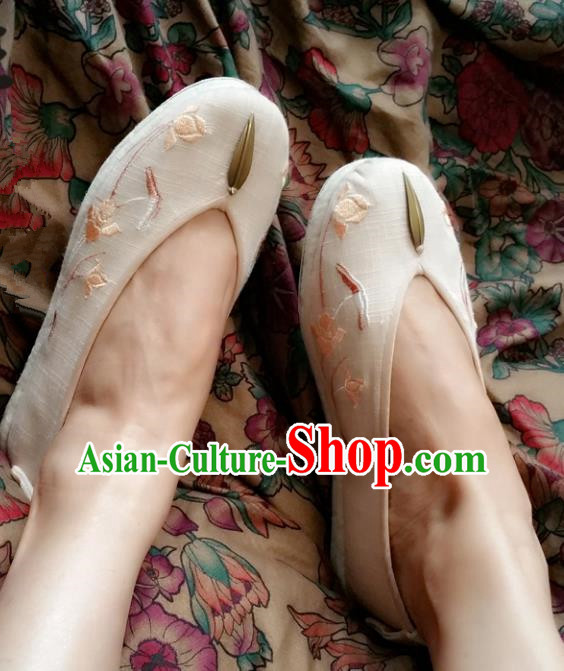 Asian Chinese National Embroidery Beige Shoes, Traditional China Princess Handmade Embroidered Shoes Hanfu Shoe for Women