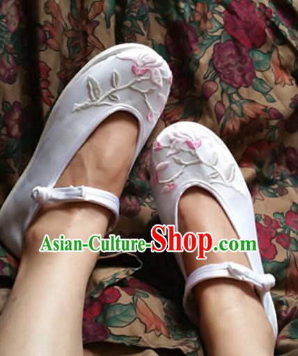 Traditional Chinese National Embroidered Shoes Handmade White Satin Shoes, China Hanfu Embroidery Flowers Shoes for Women