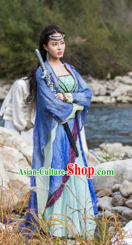 Asian China Tang Dynasty Swordswoman Costume, Traditional Chinese Ancient Chivalrous Women Clothing and Headpiece Complete Set