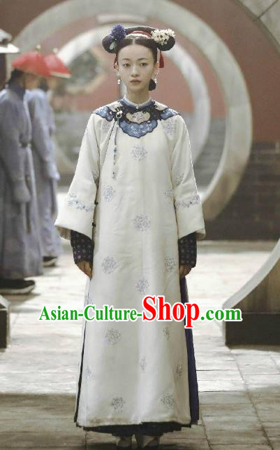 Story of Yanxi Palace Traditional Ancient Chinese Young Lady Costume, Chinese Qing Dynasty Manchu Palace Imperial Consort Embroidered Clothing for Women