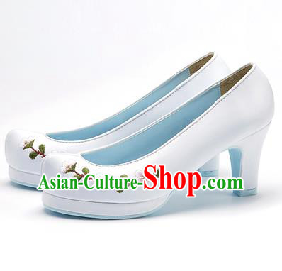 Traditional Korean National Wedding Embroidered Shoes, Asian Korean Hanbok Embroidery White Satin Bride High-heeled Shoes for Women