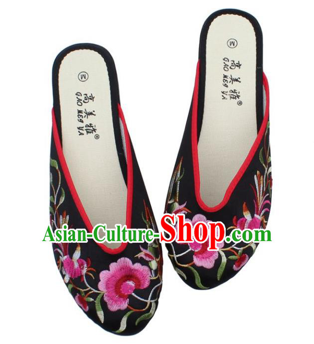 Traditional Chinese National Bride Black Satin Embroidered Shoes, China Handmade Embroidery Phoenix Peony Hanfu Slippers for Women