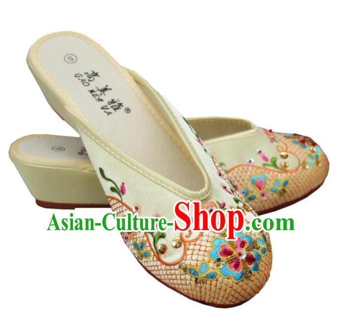 Traditional Chinese National Bride Yellow Paillette Embroidered Slippers, China Handmade Embroidery Flowers Hanfu Shoes for Women
