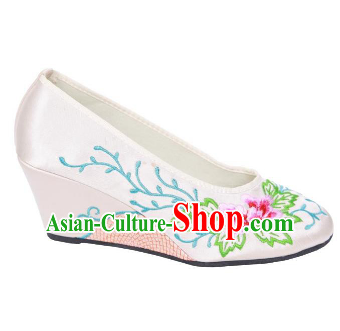 Traditional Chinese National Bride White Embroidered Shoes, China Handmade Embroidery Flowers Wedge-soled Shoes for Women