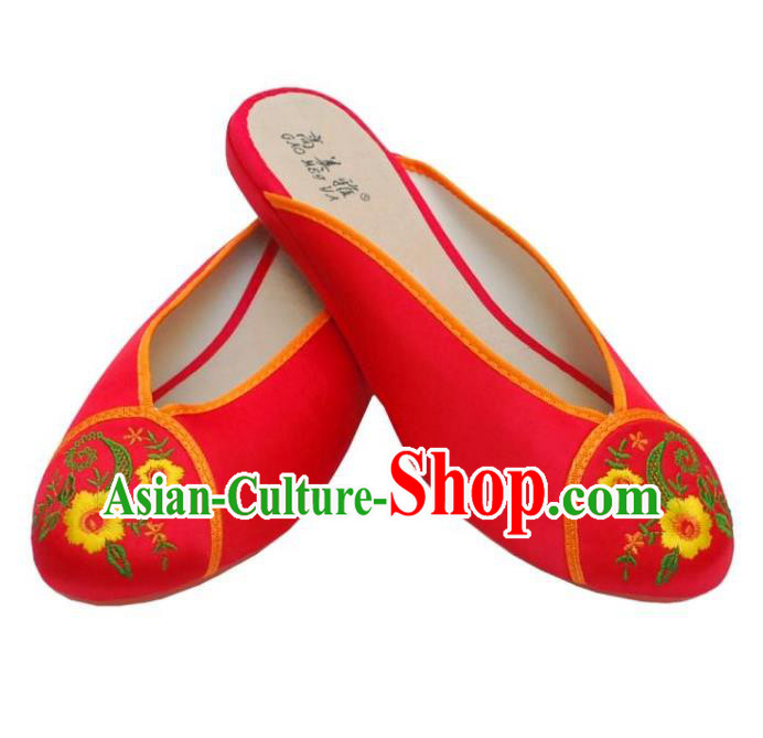 Traditional Chinese National Bride Red Embroidered Slippers, China Handmade Embroidery Flowers Hanfu Shoes for Women