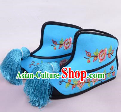 Traditional Chinese Ancient Peking Opera Martial Lady Embroidered Boots, China Beijing Opera Blues Blue Embroidered Shoes