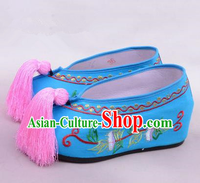 Chinese Ancient Peking Opera Young Lady Bride Embroidered Hua Tan Shoes, Traditional China Beijing Opera Princess Wedding Blue Embroidered Increase Shoes