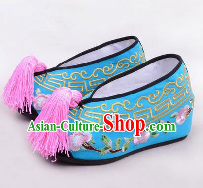 Chinese Ancient Peking Opera Young Lady Embroidered Hua Tan Shoes, Traditional China Beijing Opera Princess Wedding Blue Embroidered Shoes