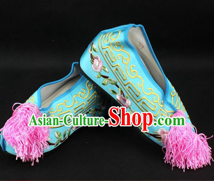 Traditional China Beijing Opera Hua Tan Diva Embroidered Shoes, Ancient Chinese Peking Opera Young Lady Princess Light Blue Blood Stained Shoes