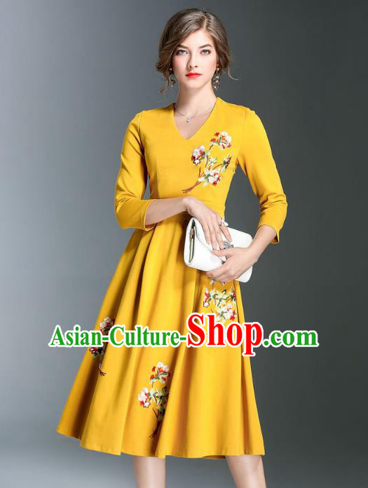 Asian Chinese Oriental Costumes Classical Embroidery Dress, Traditional China National Chirpaur Tang Suit Dresses for Women