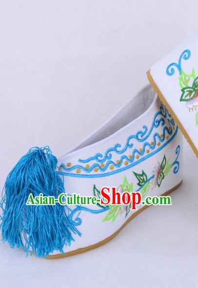 Traditional Beijing Opera Diva White Satin Embroidered Shoes Cloth Shoes, Ancient Chinese Peking Opera Hua Tan Princess Blood Stained Shoes