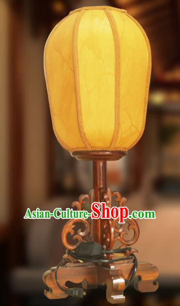 Traditional Chinese Handmade Yellow Sheepskin Lantern Classical Palace Lantern China Table Palace Lamp