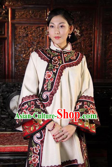 Traditional Chinese Ancient Qing Dynasty Young Mistress Embroidered White Xiuhe Suit Clothing for Women
