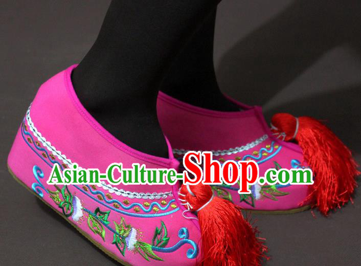 Traditional China Beijing Opera Actress Pink Embroidered Shoes, Chinese Peking Opera Diva Blood Stained Shoes
