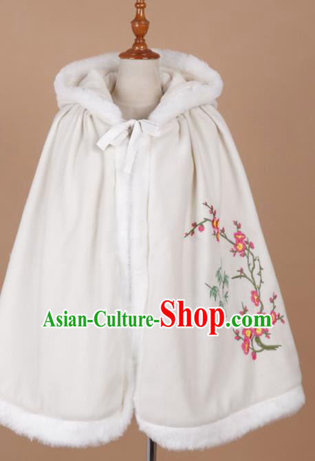 Traditional Chinese Ancient Ming Dynasty Princess Costume Embroidered White Cloak for Rich Women