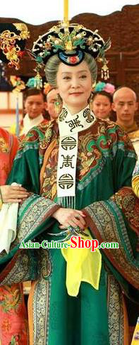 Chinese Ancient Qing Dynasty Empress Dowager of Qianlong Manchu Queen Mother Dress Historical Costume for Women