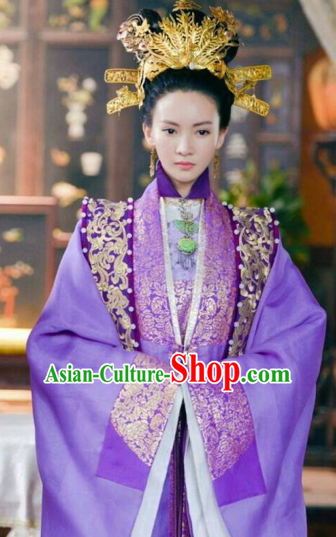 Chinese Ancient Ming Dynasty Palace Queen Embroidered Dress Costume for Women