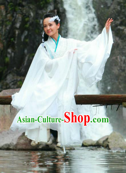 Ancient Chinese Song Dynasty Swordswoman White Dress Chivalrous Woman Fairy Embroidered Replica Costume