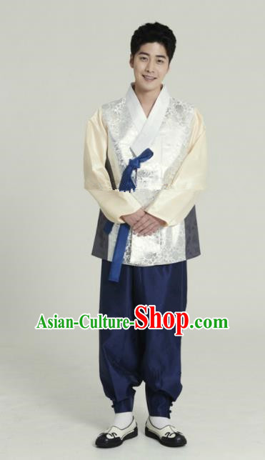 Traditional Korean Costumes Ancient Palace Korean Bridegroom Hanbok White Vest and Navy Pants for Men