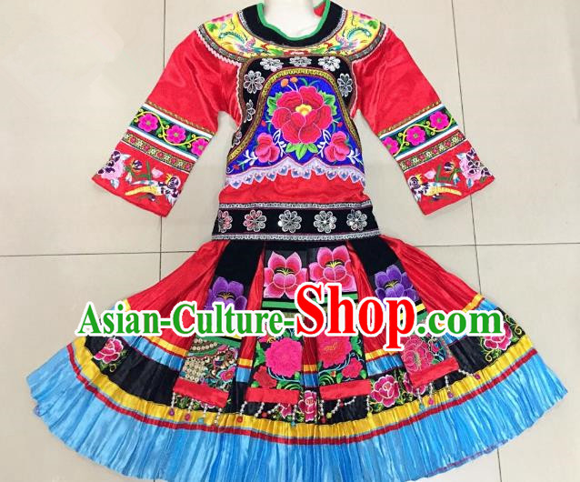 Traditional Chinese Yao Nationality Red Costume China Bai Ethnic Minority Embroidered Clothing for Women