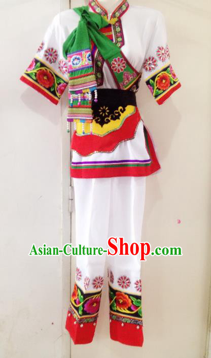 Traditional Chinese Yi Nationality Costume, China Ethnic Folk Dance White Clothing for Women