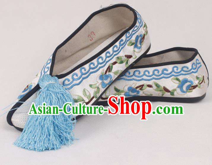 Chinese Traditional Beijing Opera Hanfu White Embroidered Shoes Peking Opera Diva Blood Stained Shoes for Women