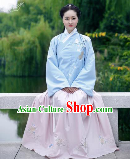 Chinese Ancient Ming Dynasty Princess Embroidered Costume for Rich Women