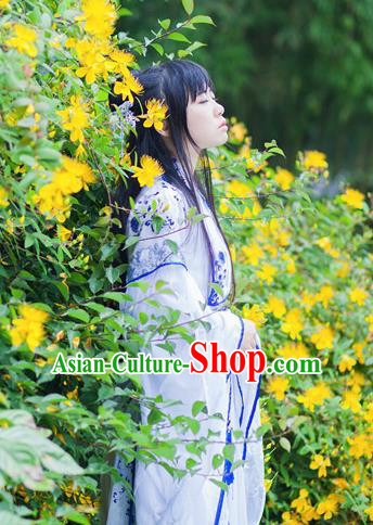 Chinese Cosplay Royal Princess Dress Ancient Female Swordsman Knight Costume for Women