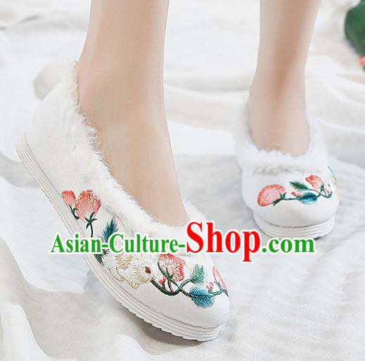 Traditional Chinese National Winter White Shoes Embroidered Shoes Hanfu Shoes for Women