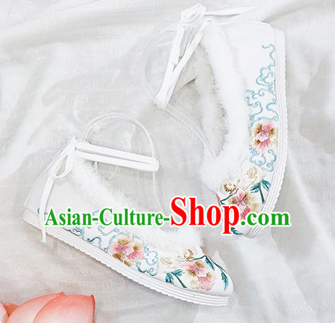 Traditional Chinese Winter National White Shoes Embroidered Flowers Shoes Hanfu Shoes for Women