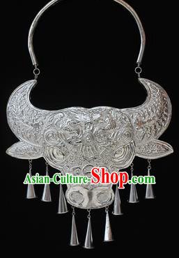 Traditional Chinese Miao Nationality Sliver Necklet Hmong Wedding Carving Ox Head Necklace for Women