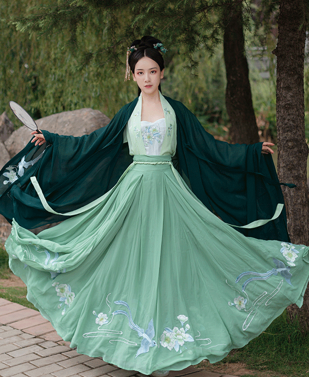 Traditional Chinese Ming Dynasty Princess Green Hanfu Dress Ancient Court Embroidered Historical Costume for Women