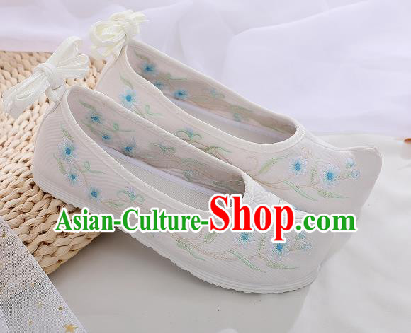 Asian Chinese Traditional Embroidered Frangipani White Shoes Hanfu Shoes National Cloth Shoes for Women