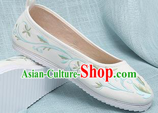 Chinese Handmade Embroidered White Cloth Shoes Traditional Ming Dynasty Hanfu Shoes Princess Shoes for Women