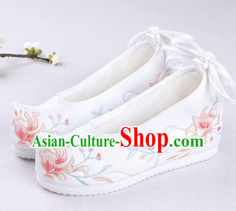 Chinese Handmade Opera Winter White Embroidered Shoes Traditional Hanfu Shoes National Shoes for Women