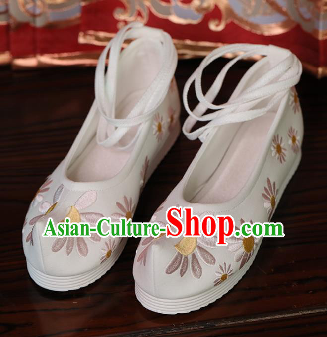 Handmade White Cloth Shoes China Embroidered Daisy Shoes Princess Shoes Opera Shoes