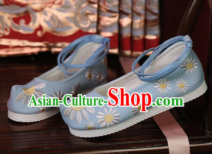China Embroidered Daisy Shoes Princess Shoes Opera Shoes Handmade Light Blue Cloth Shoes