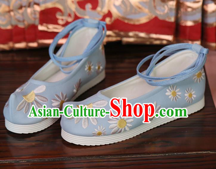 China Embroidered Daisy Shoes Princess Shoes Opera Shoes Handmade Light Blue Cloth Shoes