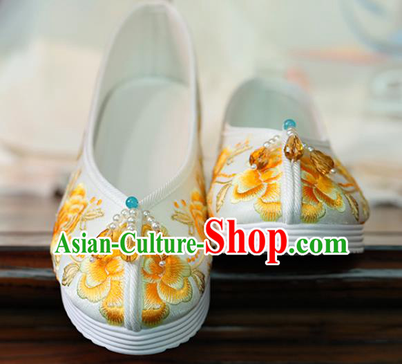 China Handmade Beijing Shoes Embroidered Peony Shoes Hanfu Pearls Shoes Princess Shoes
