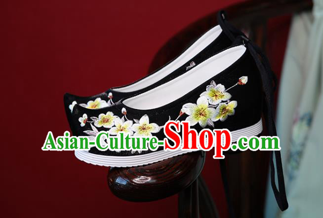 China Handmade Cloth Shoes Embroidered Pear Flowers Rabbit Shoes Hanfu Black Bow Shoes Princess Shoes
