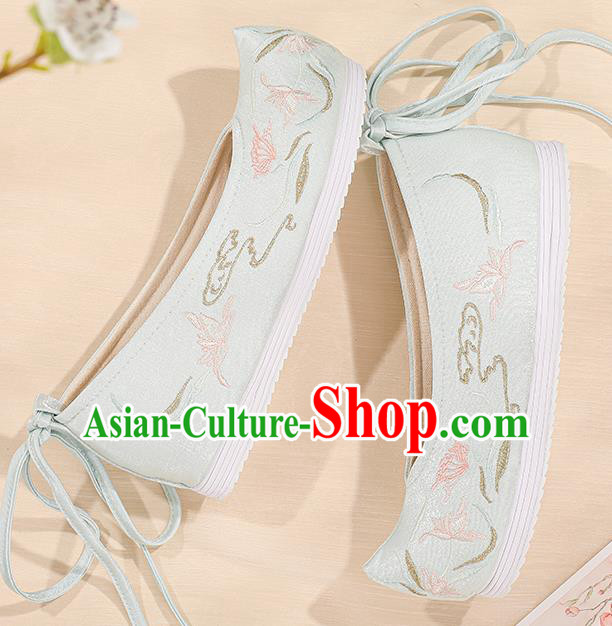China Female Shoes Hanfu Shoes Handmade Light Green Cloth Shoes Ming Dynasty Embroidered Shoes